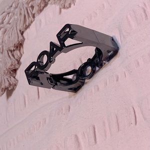 NWOT Prism Collection Metal “Roar” Clasp Bracelet